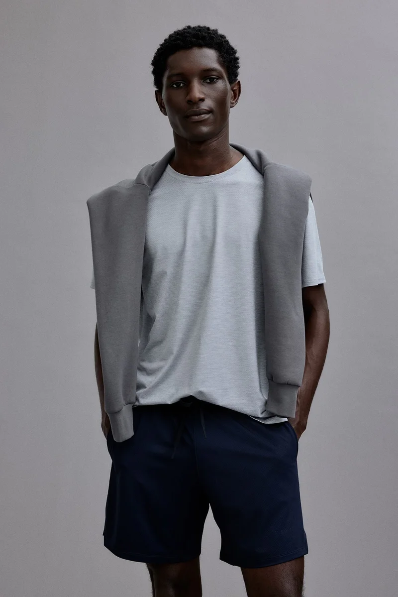 اتش اند ام شورت رياضي من نسيج دراي موف