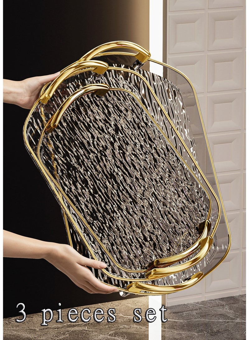 والالا طقم صواني تقديم شفافة من 3 قطع بمقابض معدنية مصقولة - أطباق مقاومة للانسكاب بنمط متموج عصري لطاولة القهوة، أو تقديم الشاي، أو التخزين، أو العرض الزخرفي، لون رمادي شفاف، بحافة ذهبية - Image 1