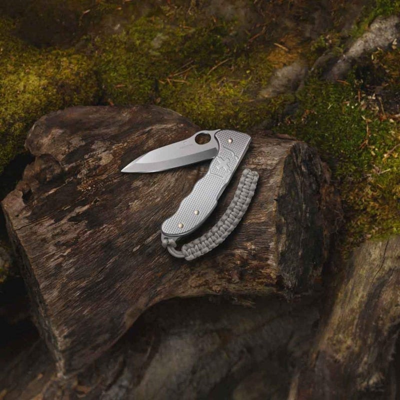 Victorinox سكين جيب فيكتورينوكس هانتر برو ألوكس كبيرة مع شفرة قفل وثقب حبل - فضي - Image 5