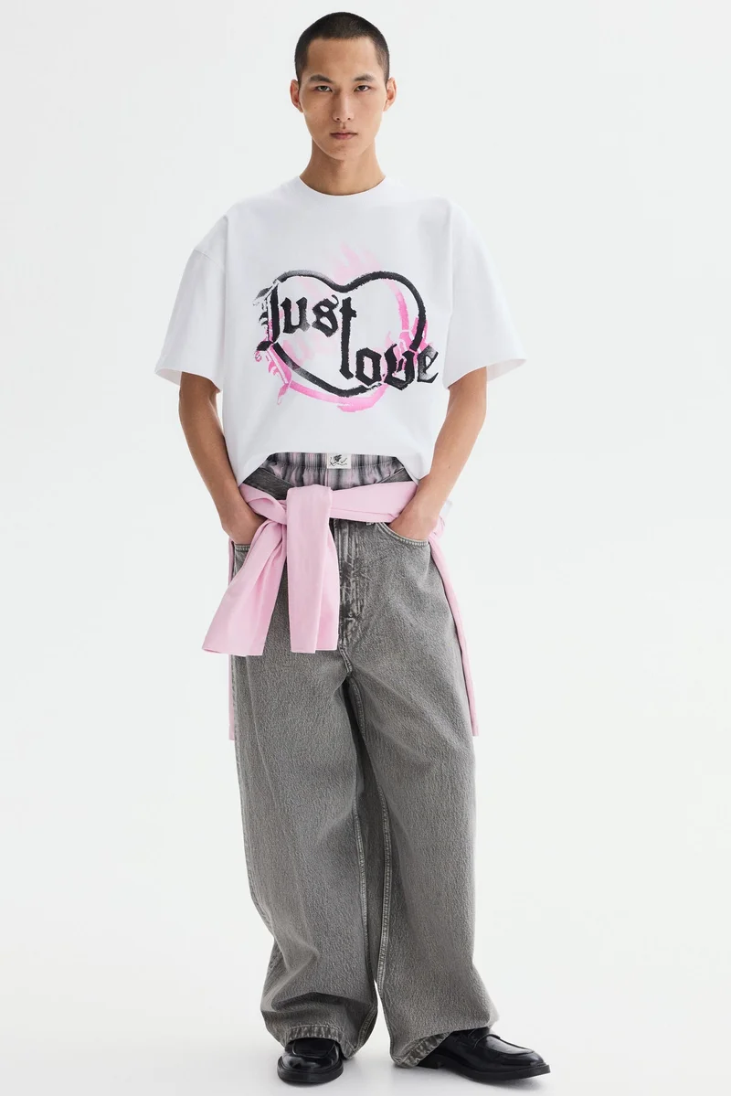 H&M  Oversized Fit Heat Reactive Printed T-shirt for Men | Best Price UAE