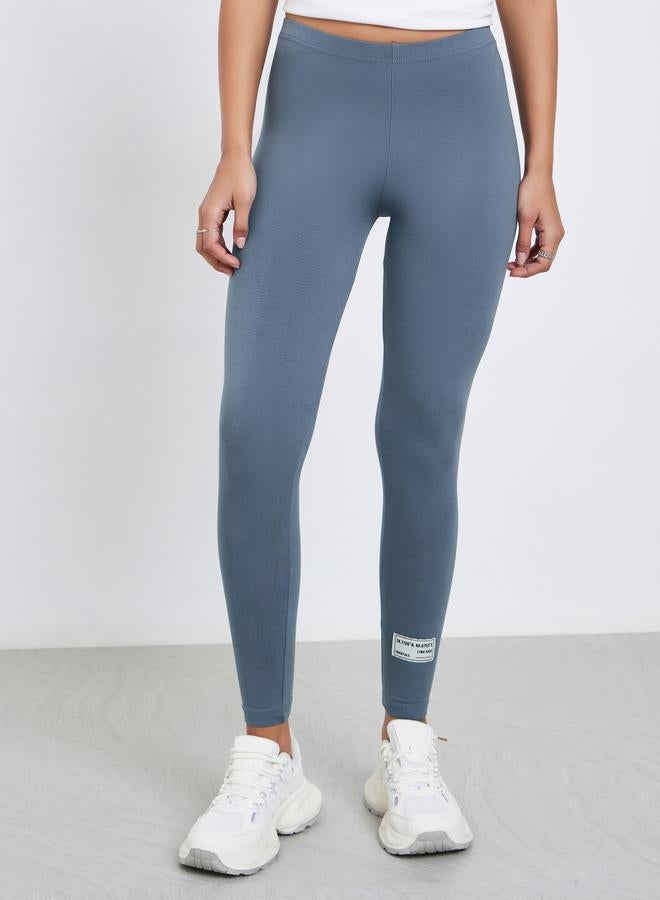 Styli Grey Plain Leggings with Badge Detail - Image 2