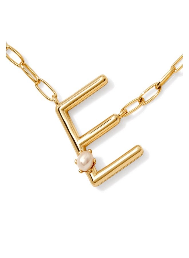 كيندرا سكوت قلادة قصيرة من كيندرا سكوت للنساء، مزينة بحرف E من اللؤلؤ، لون ذهبي وأبيض، مقاس واحد - Image 3