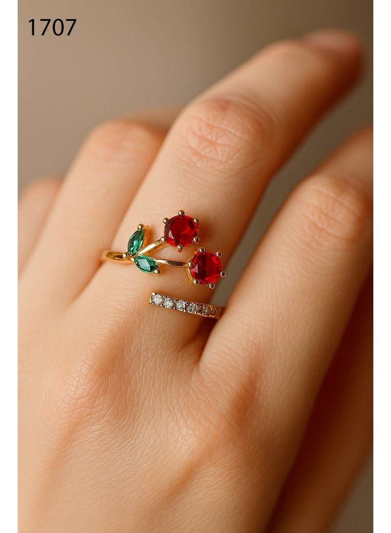 ثري دايموندز خاتم كريز مطلي ذهب للنساء – تصميم فلوري راقي قابل للتعديل، بفصوص زركون حمراء لامعة يبرز جمال الإيد. مناسب للخروج والمناسبات وهدية شيك لكل البنات. - Image 1