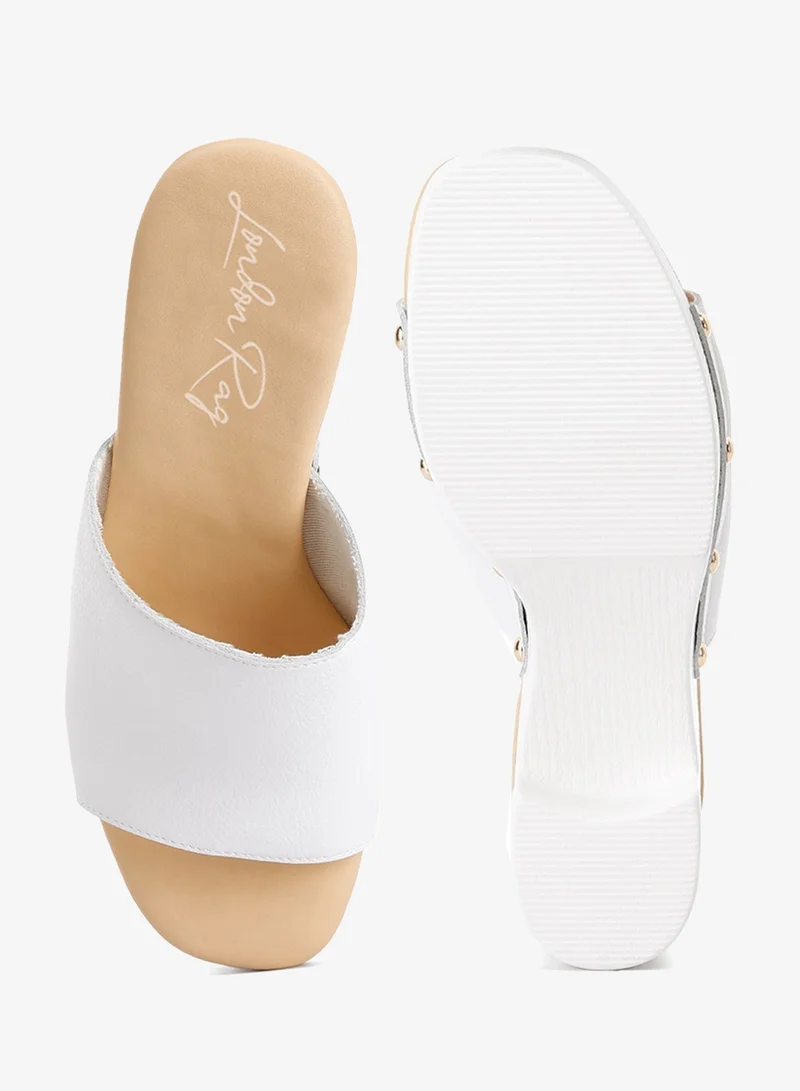 لندن راج قبقاب بكعب سميك من الجلد المعاد تدويره باللون الأبيض