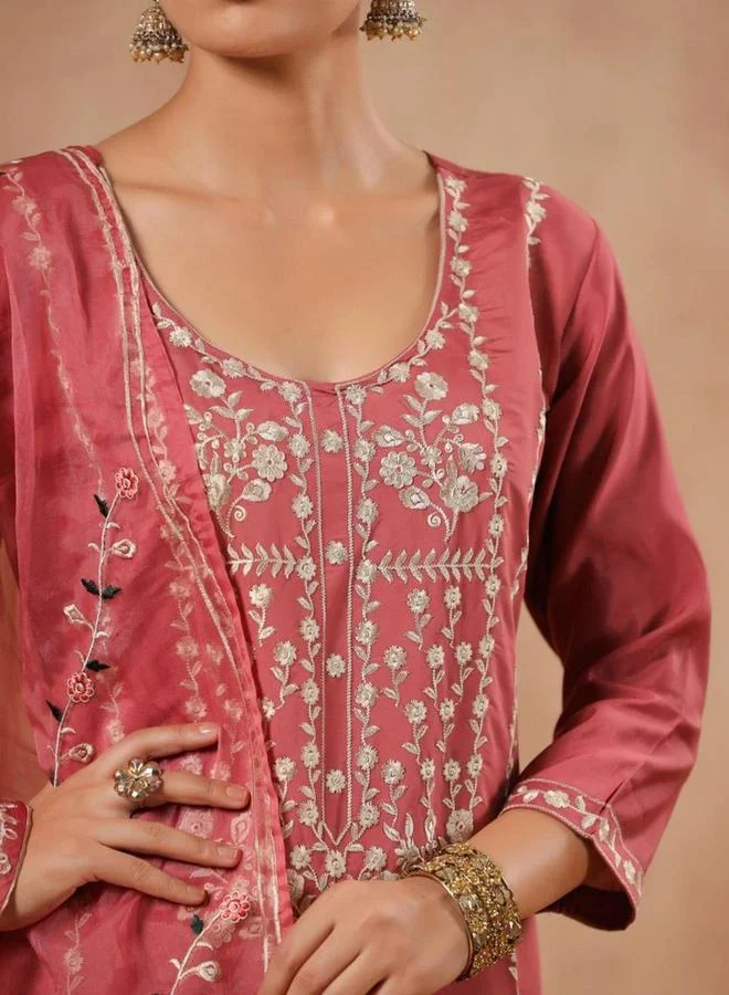 آي شين طقم كورتا وبنطلون بدوباتا بأكمام ثلاثة أرباع مطرزة من ستايلي