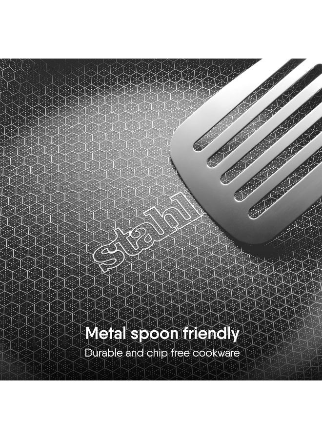 Stahl قدر ستال ثلاثي الطبقات غير لاصق مع غطاء | قدر ستانلس ستيل مع قاعدة تحريض | قدر ثلاثي الطبقات مقاوم للخدش | هجين 6326، قطر 26 سم، 3.3 لتر (يخدم 6 أشخاص) - Image 4