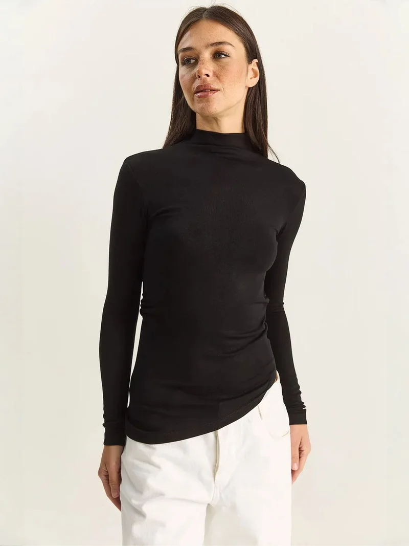 Bianco Lucci LUCCI Fitted Turtleneck Long Sleeve Blouse with Ruffle Detail