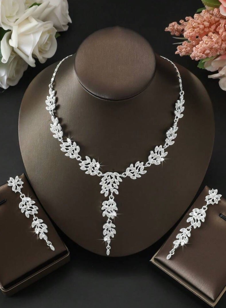 جوليري بالاس طقم اكسسوارات نسائي أنيق مكون من سلسال وحلق اذن مرصع بالزركون عالي الجودة - Image 1