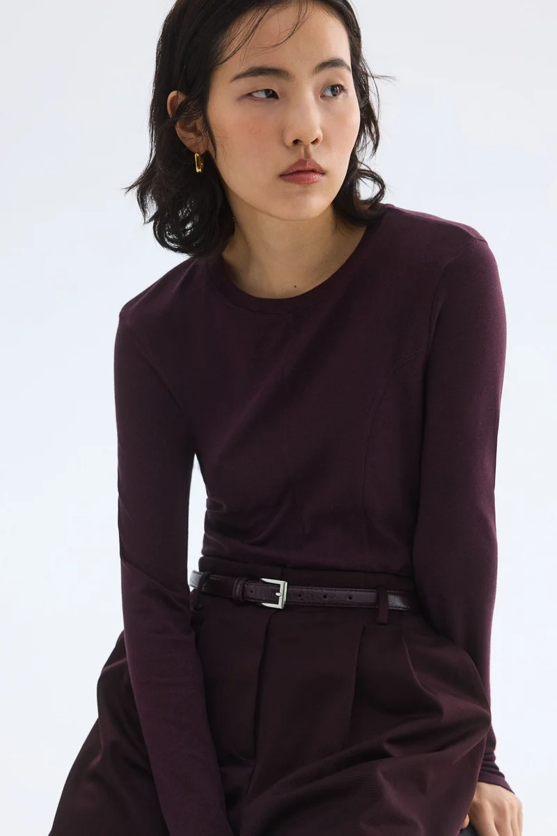 اتش اند ام بلوزة من الجيرسيه بأكمام طويلة