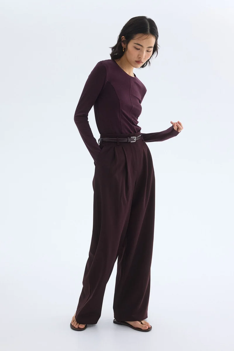 اتش اند ام بلوزة من الجيرسيه بأكمام طويلة