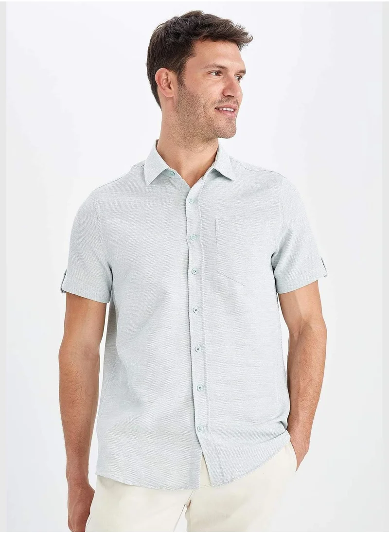 ديفاكتو Regular Fit Short Sleeve Shirt