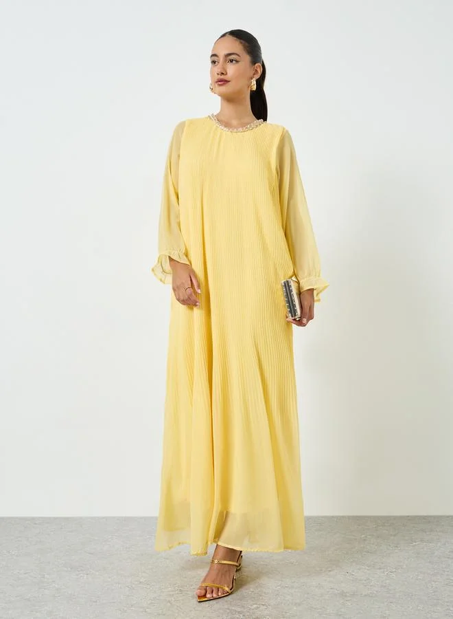 أميرة جلابية بتفاصيل دانتيل بليسيه