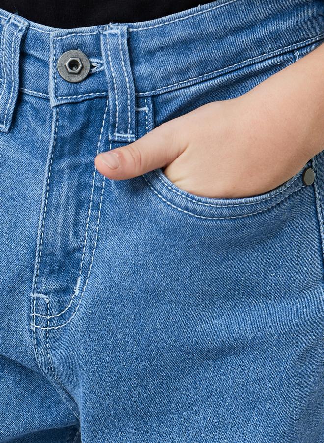 ستايلي جينز بقصة عادية وتفاصيل ممزقة للأولاد - أزرق متوسط - Image 3