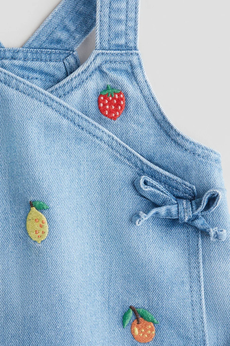 اتش اند ام فستان دنيم بتصميم ملفوف