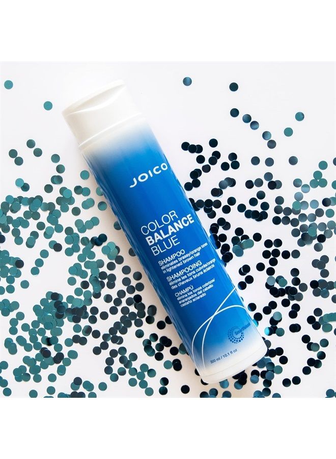 JOICO شامبو توازن اللون الأزرق | للشعر البني الفاتح | القضاء على درجات البرتقالي النحاسي | تعزيز حيوية اللون واللمعان | حماية من الأشعة فوق البنفسجية | مع زيت ثمر الورد ومستخلص الشاي الأخضر | 10.1 أونصة سائلة - Image 2