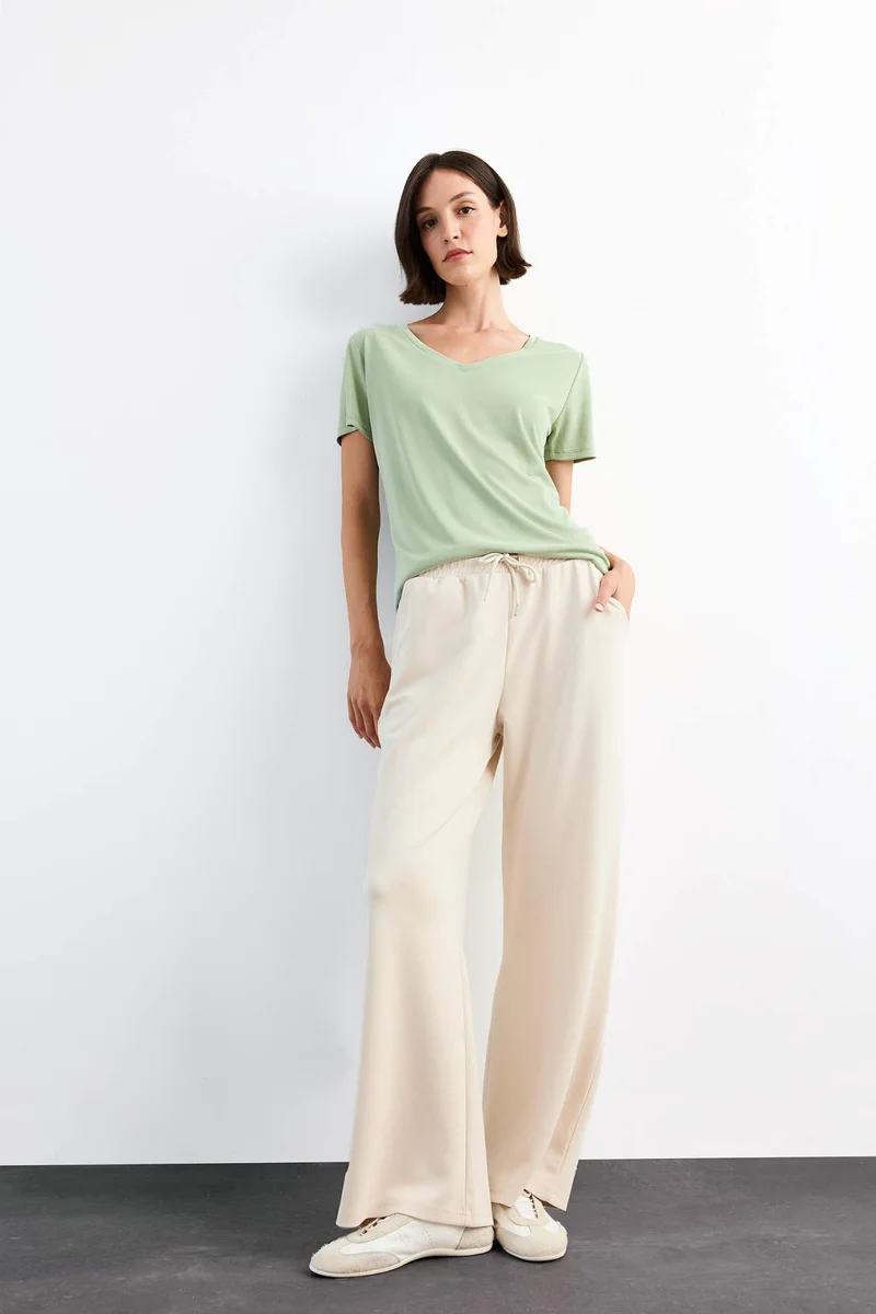 ديفاكتو V-Neck Modal Short Sleeve T-Shirt