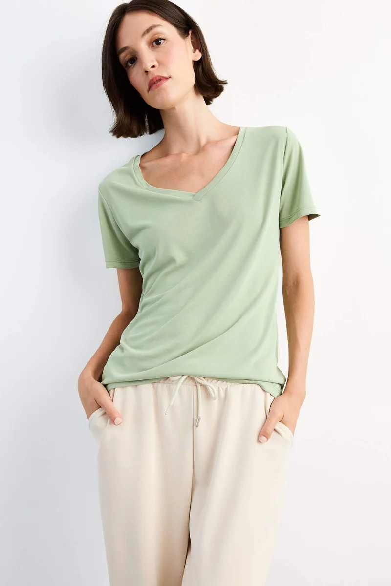 ديفاكتو V-Neck Modal Short Sleeve T-Shirt