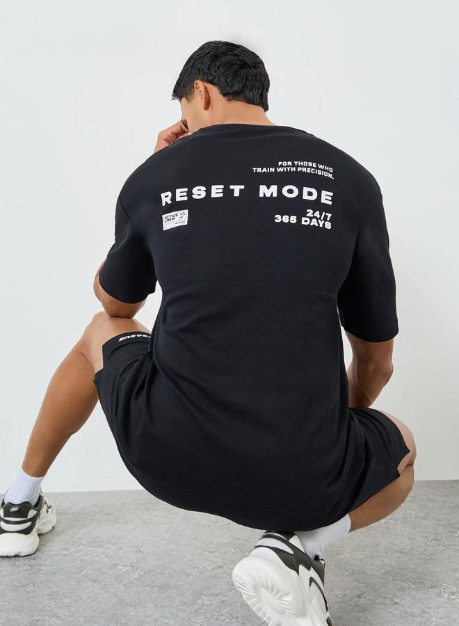 ستايلي اكتيف تيشيرت بقصة واسعة وطبعة أمامية صغيرة للرجال - Image 5