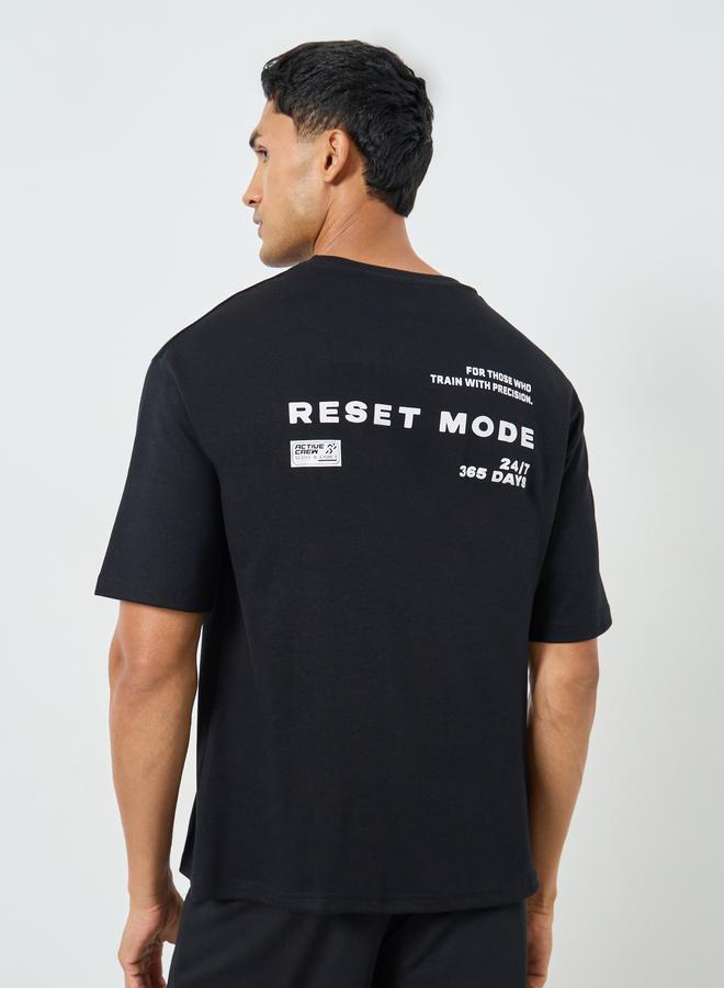 ستايلي اكتيف تيشيرت بقصة واسعة وطبعة أمامية صغيرة للرجال - Image 4