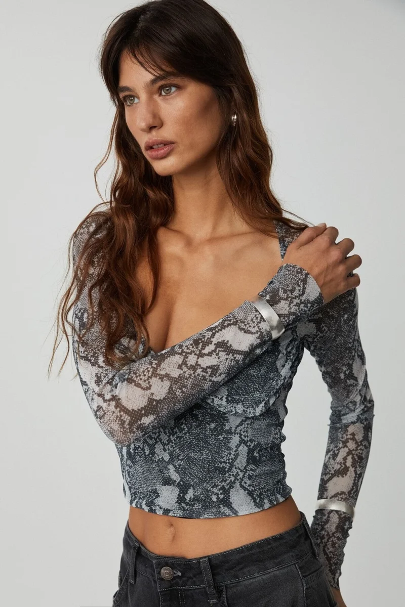 جريميلانج Lily Women's Tulle Mesh Double Layered Heart Neck Chest Cup Snake Patterned Blouse