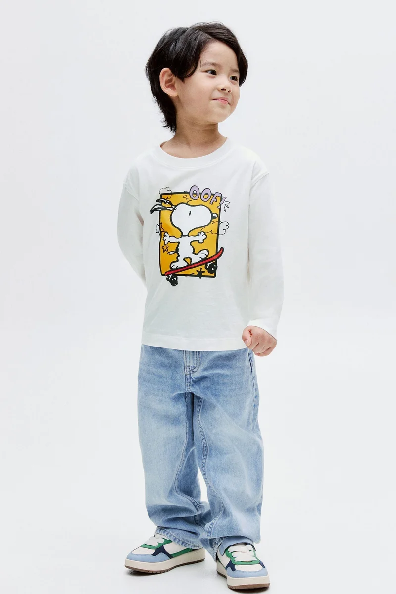 اتش اند ام تي-شيرت بأكمام طويلة بنقشة مطبوعة