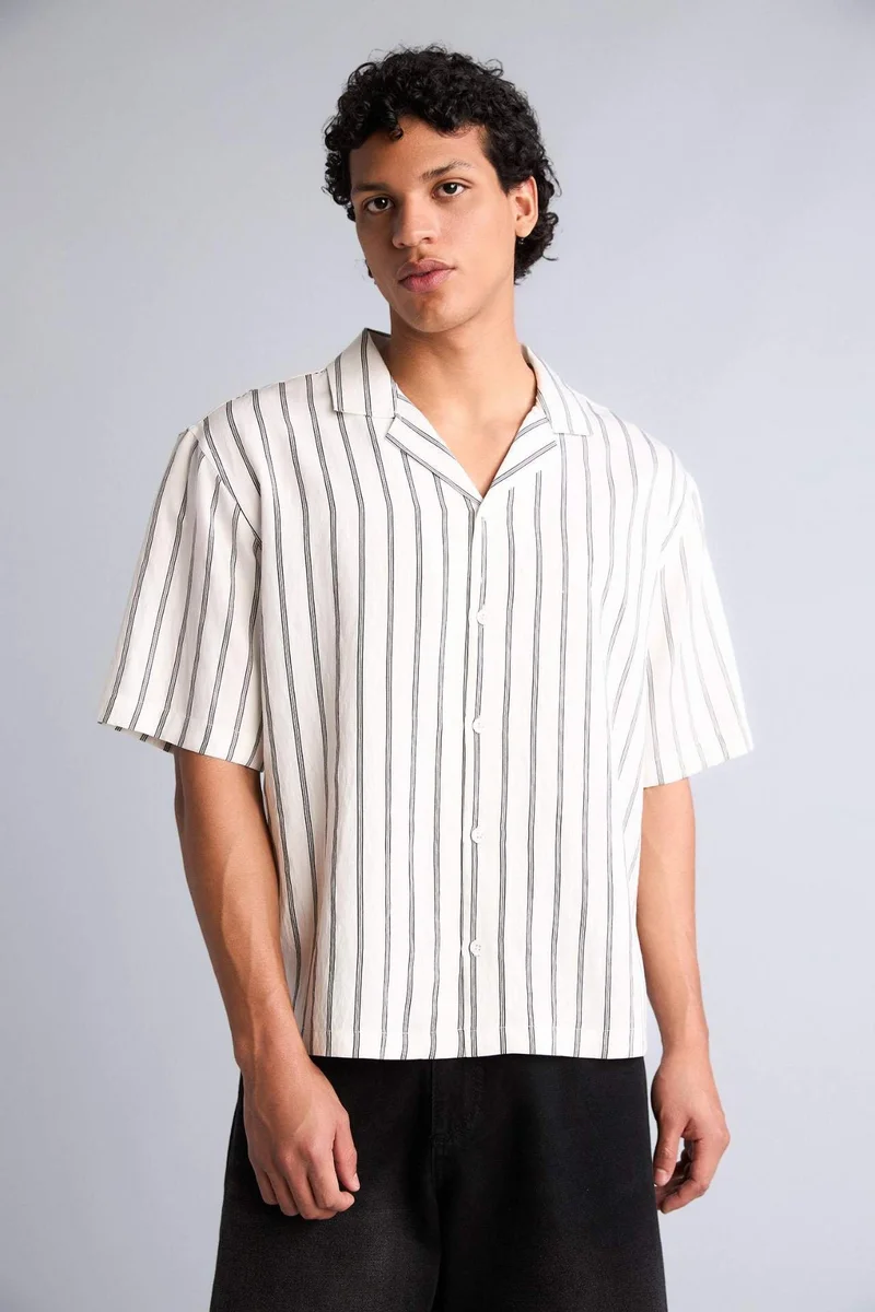 ديفاكتو Boxy Fit Apache Neck Short Sleeve Shirt