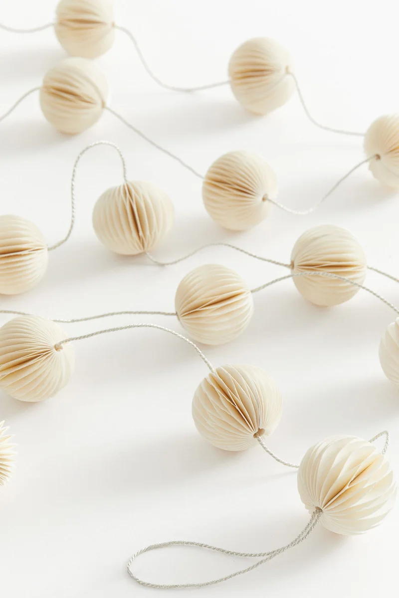 H&M Glittery honeycomb garland