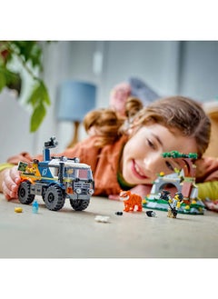 LEGO City Jungle Explorer Off-Road Truck Toy Building Set For Kids Aged 6 And Over, Fun Birthday Gift Idea, Off-Road Vehicle, 3 Adventurer Minifigures, Tiger Figure 60426 (314 Pieces)  - Image 3