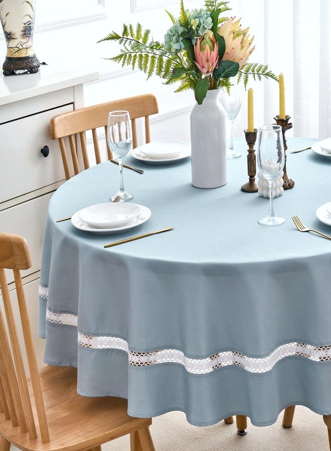 EHouseHome مفرش طاولة من قماش متين من إي هاوس هوم، مزين بدانتيل أبيض - مقاوم للماء والتجاعيد والبقع والزيوت - مناسب لتناول الطعام، للاستخدام الداخلي والخارجي، ولحفلات الزفاف والعطلات، لون أزرق ضبابي، دائري 70 بوصة - Image 4