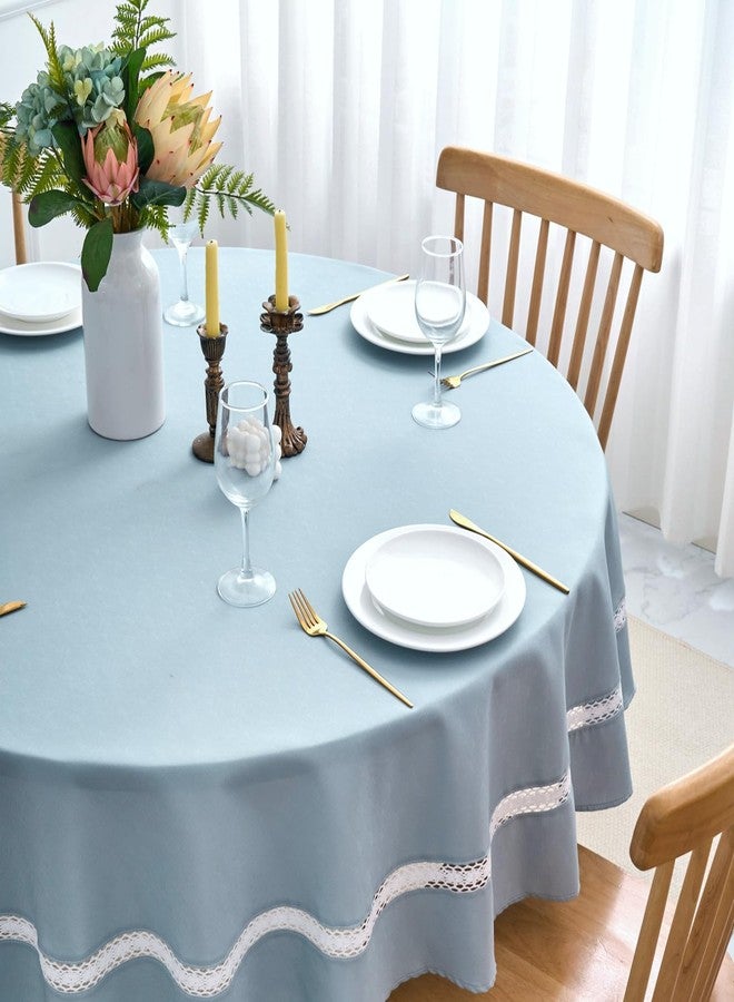 EHouseHome مفرش طاولة من قماش متين من إي هاوس هوم، مزين بدانتيل أبيض - مقاوم للماء والتجاعيد والبقع والزيوت - مناسب لتناول الطعام، للاستخدام الداخلي والخارجي، ولحفلات الزفاف والعطلات، لون أزرق ضبابي، دائري 70 بوصة - Image 5