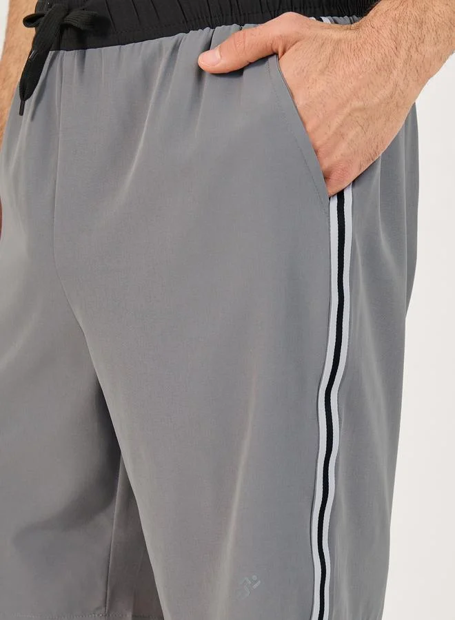 ستايلي اكتيف شورت رياضي بخصر بتفاصيل مُتباينة وأربطة