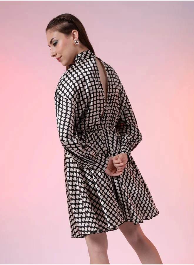 مرفوعة Women Flared Party Wear Geometric Print Round Neck Dress