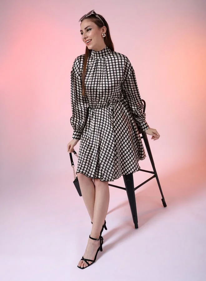 مرفوعة Women Flared Party Wear Geometric Print Round Neck Dress