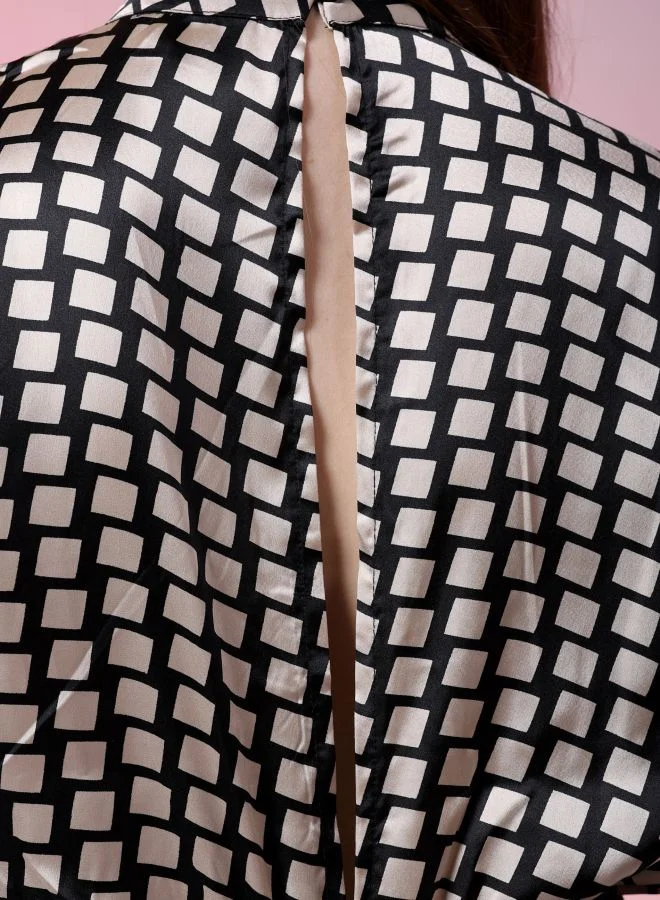 مرفوعة Women Flared Party Wear Geometric Print Round Neck Dress