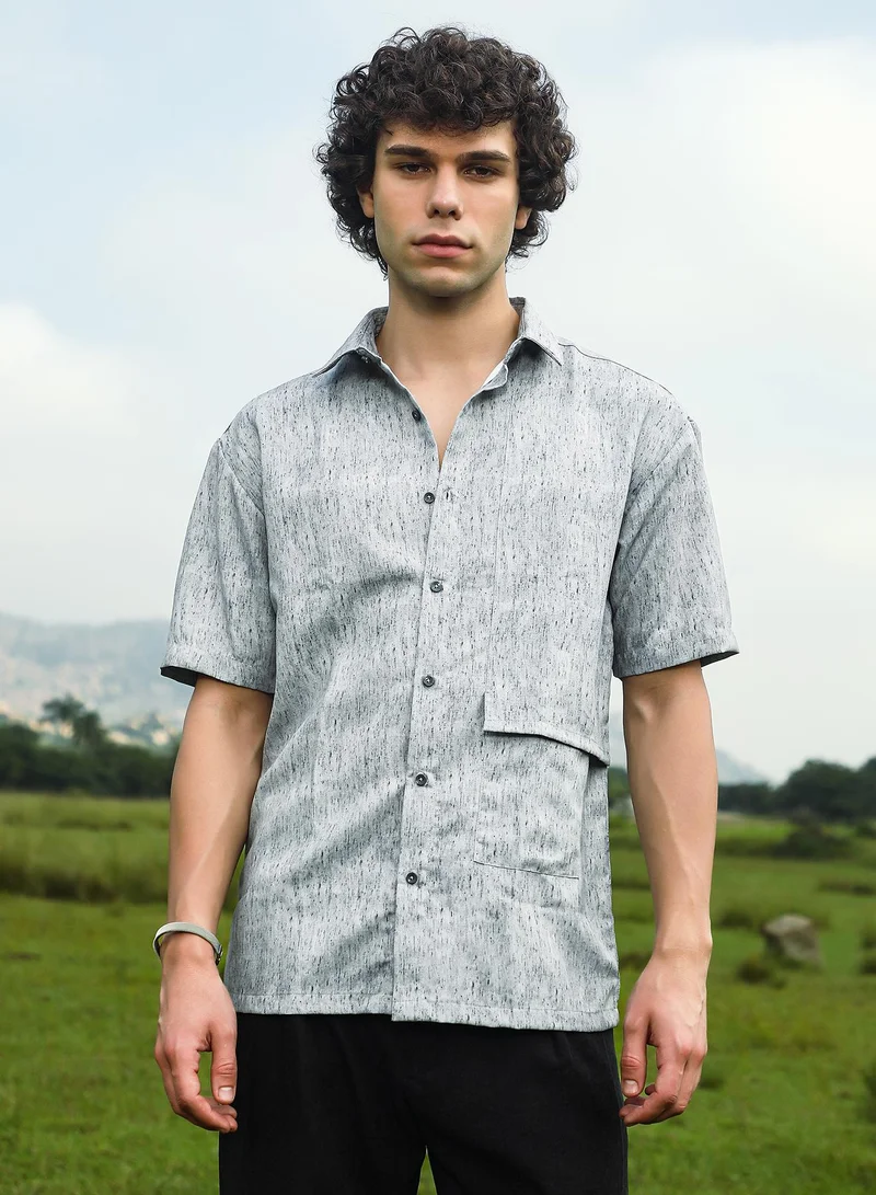 كامبوس سوترا قميص رجالي كبير الحجم بلون رمادي مرقط مع جيب