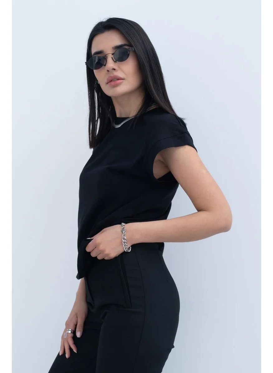 Dilvin Women's Black Crew Neck T-Shirt