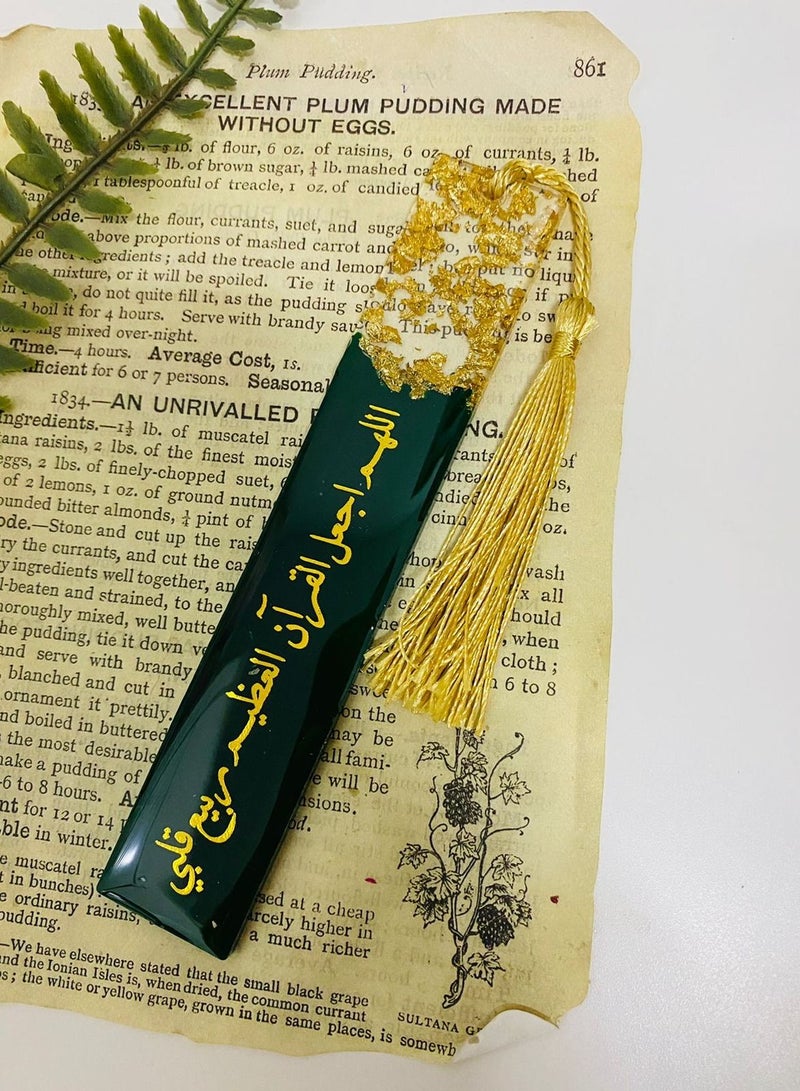 A book break designed to be the constant companion of every reader who cherishes the time spent surrounded by the books and characters that shaped his world. - Image 1