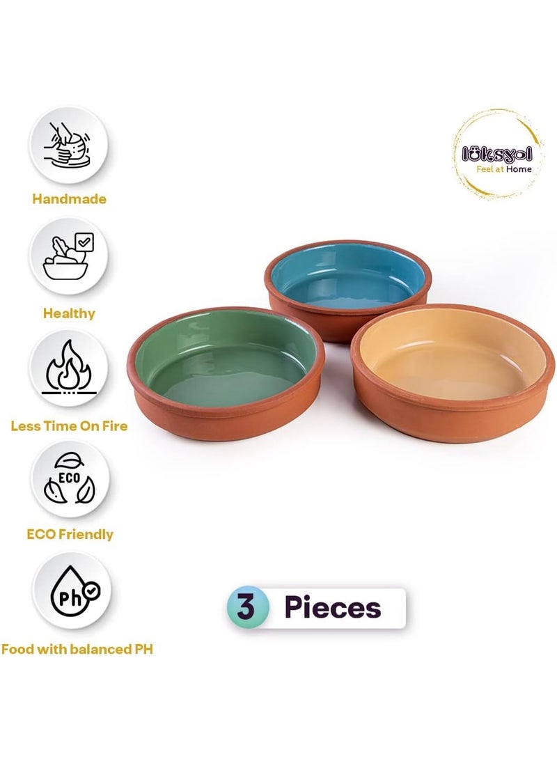 لوكسيول أواني طين طهي من لوكس يول – مصنوعة يدوياً في تركيا – صديقة للبيئة وآمنة للفرن والميكروويف والغسالة – متوفرة بألوان بني وأخضر وأصفر وأزرق وطبيعية غير مغطاة – مقاس: ١٦×٤ سم – تحافظ على نكهة وحرارة الطعام – مثالية للحساء، اليخنات، المؤكلات المخبوزة، تقديم أنيق لعائلتك وضيوفك – هدية مثالية للأعراس، الانتقالات، محبي الطبخ الصحي والمستدام – طين تركي ناتج عالي الجودة مخبوز بالفرن – آمن للطعام، بدون مواد كيميائية ضارة وخالية من BPA – تغليف قابل لإعادة التدوير – توصية الطهاة، تقييم ٥ نجوم من العملاء – ماركة لوكس يول – تجربة طهي تقليدية تركية تضيف لمسات ريفية وأصيلة على مائدتك - Image 2