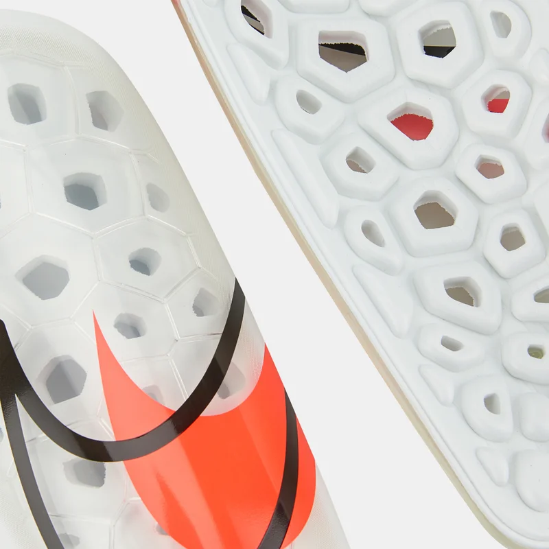 Nike Men’s Mercurial Lite Football Shin Guards
