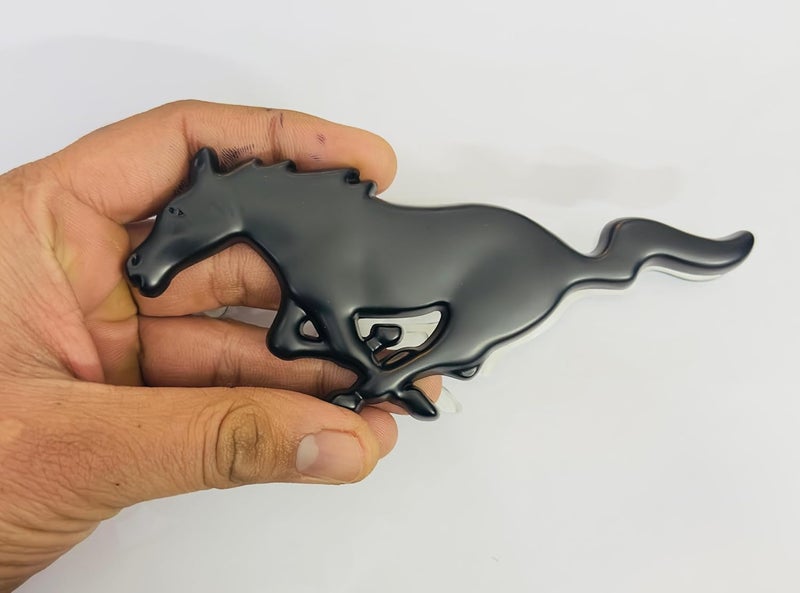 AUTO MT شعار سيارة دراجة لابتوب معدني وشعار سيارة وشبكة معدنية لشعار 3D ملصق سباق السيارات ملصق رياضي عالمي ملصق جولة كبيرة. (معدن أسود، شعار حصان.) - Image 1