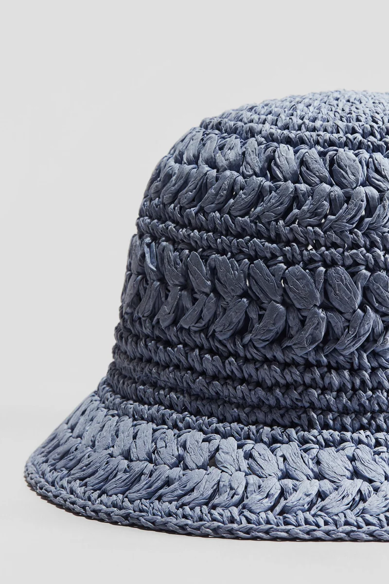 اتش اند ام قبعة من القش