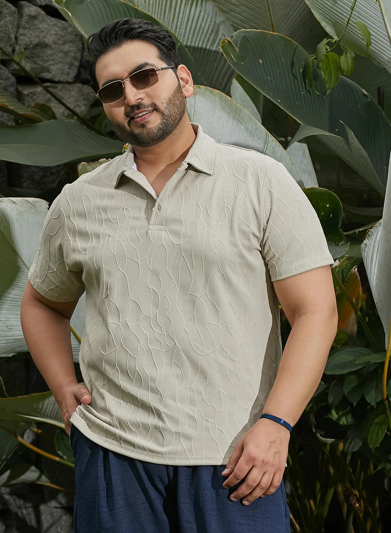 انستافاب بلس تيشيرت بولو رجالي أبيض بنقوش بارزة مقاس بلس للملابس الكاجوال