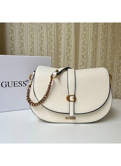 جس حقيبة تحت الكتف للنساء من GUESS، في أناقة أوروبية أمريكية ومتنوعة التناسق. 