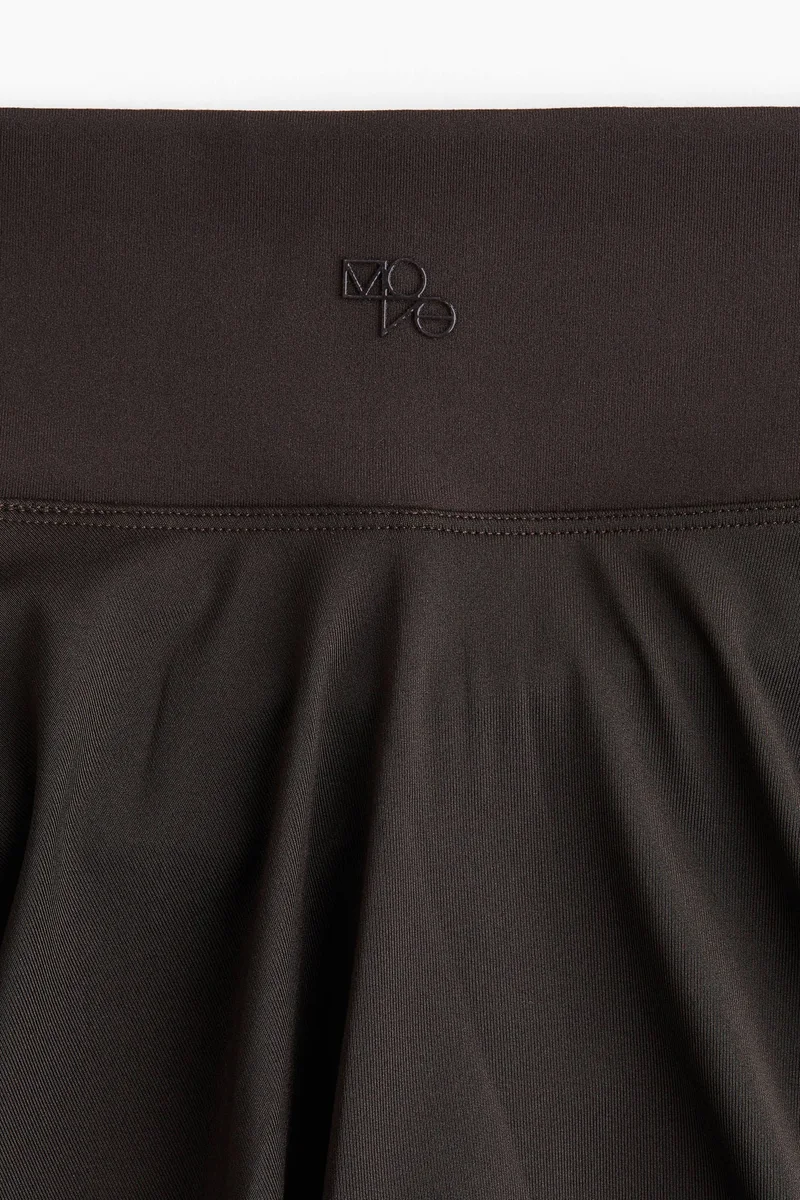 اتش اند ام تنورة تنس بقصة دائرية من نسيج دراي موف™