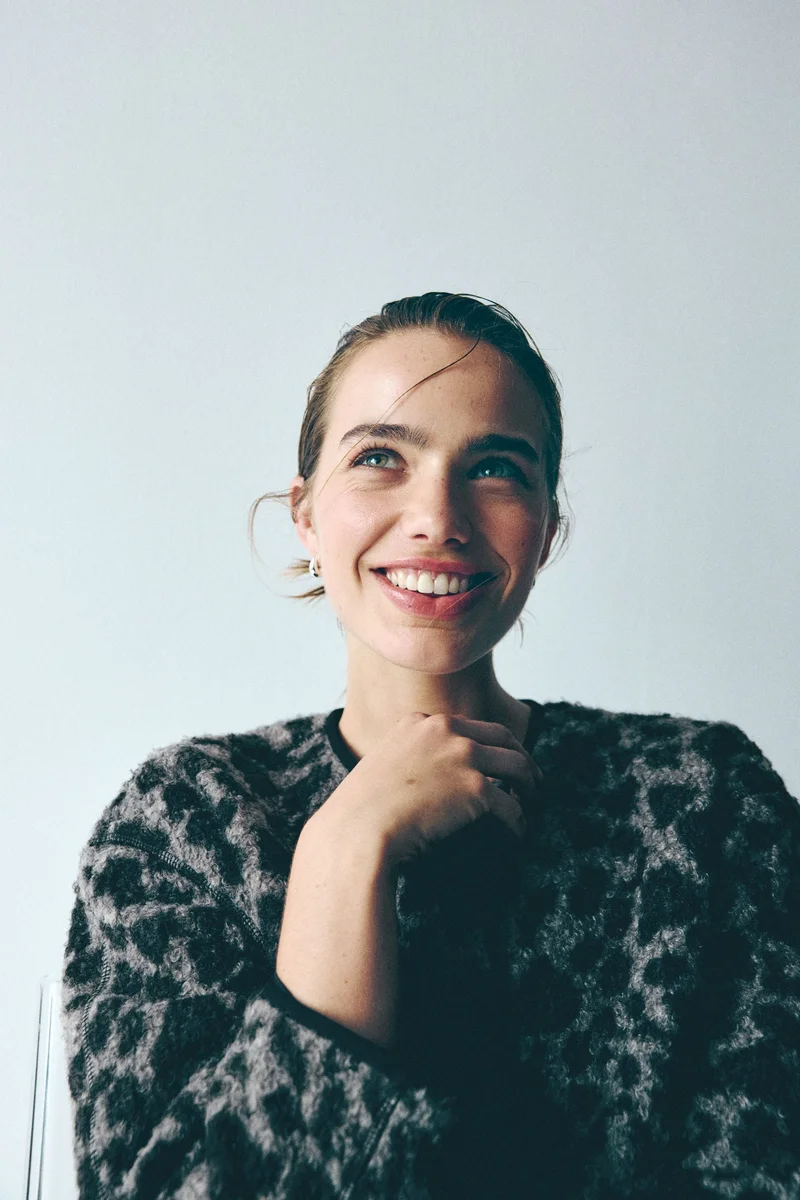 اتش اند ام جاكيت منقوش من نسيج تيدي