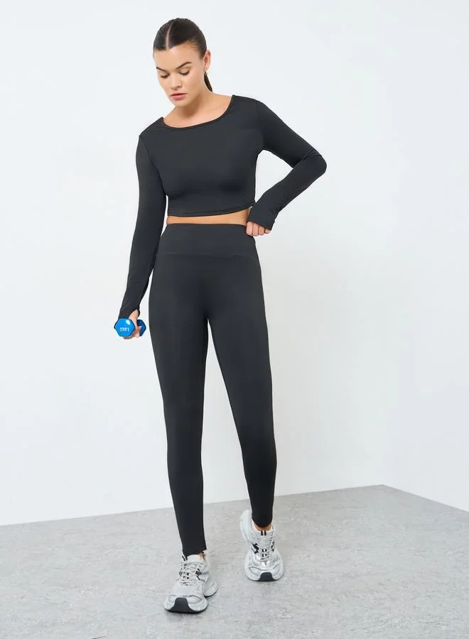 ستايلي اكتيف طقم بلوزة قصيرة بفتحة خلفية ملتفة مع ليجن