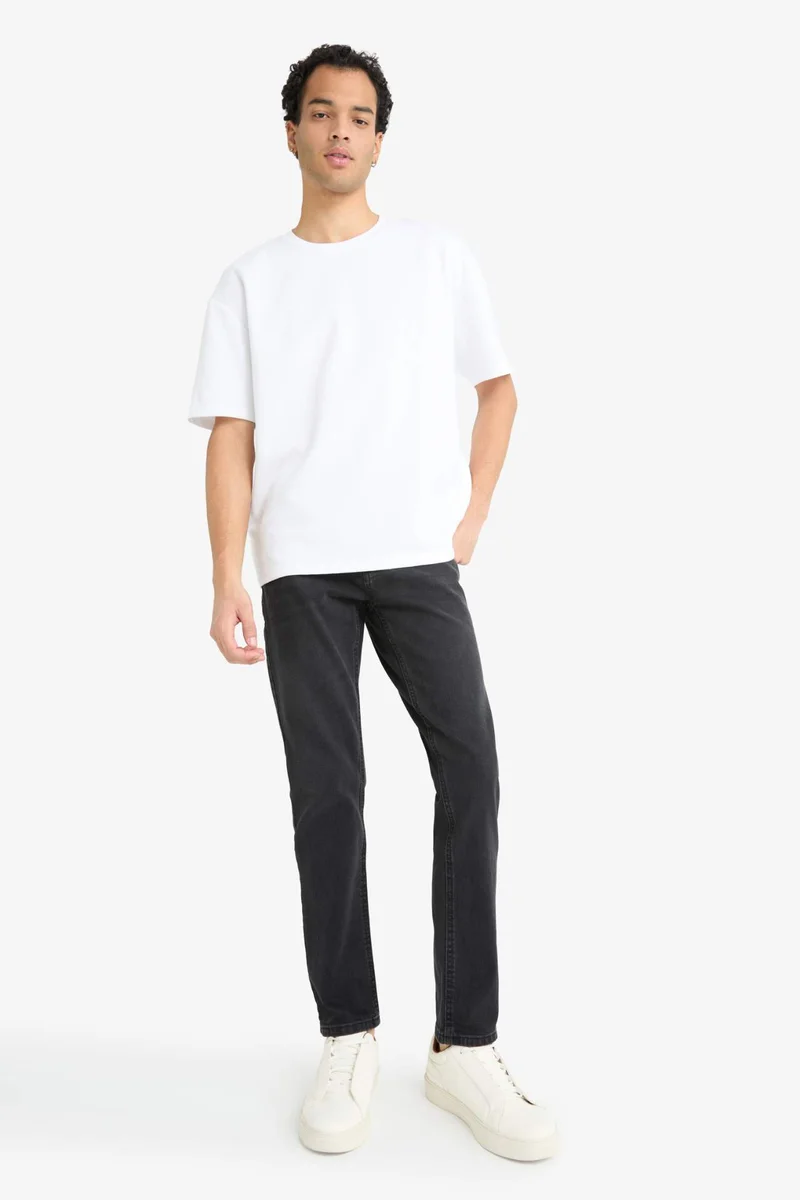 ديفاكتو Pedro Slim Fit Regular Waist Skinny Leg Jeans