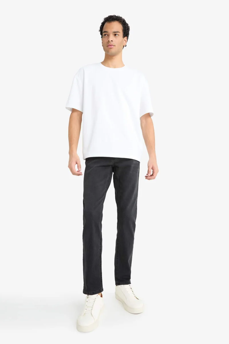 ديفاكتو Pedro Slim Fit Regular Waist Skinny Leg Jeans