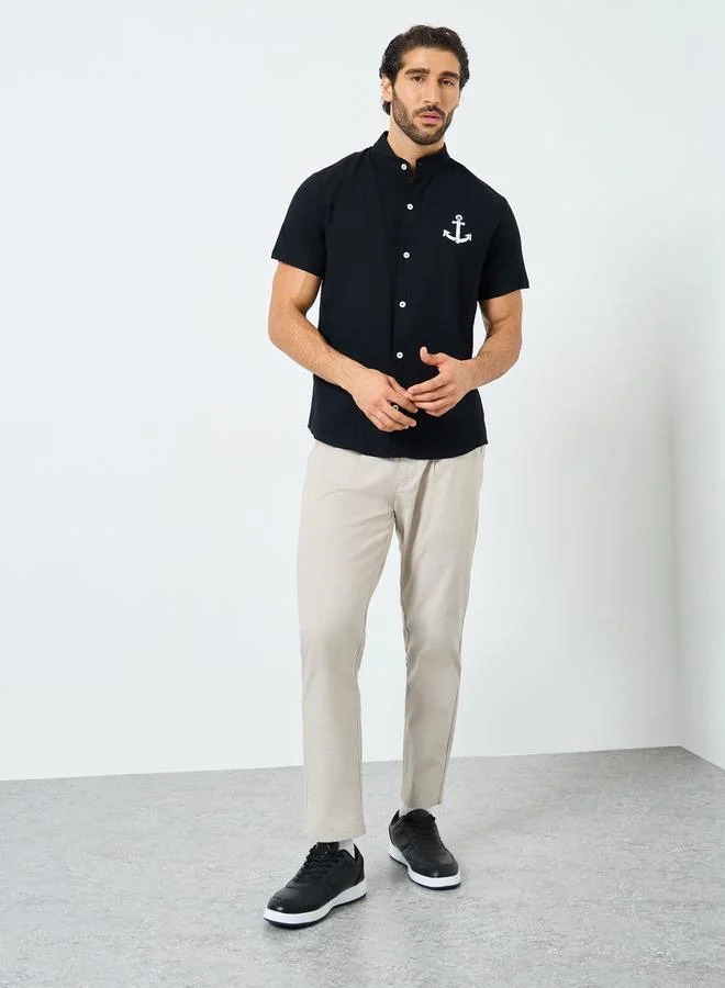 تايك تو قميص بأزرار بأكمام قصيرة وطبعة جرافيك