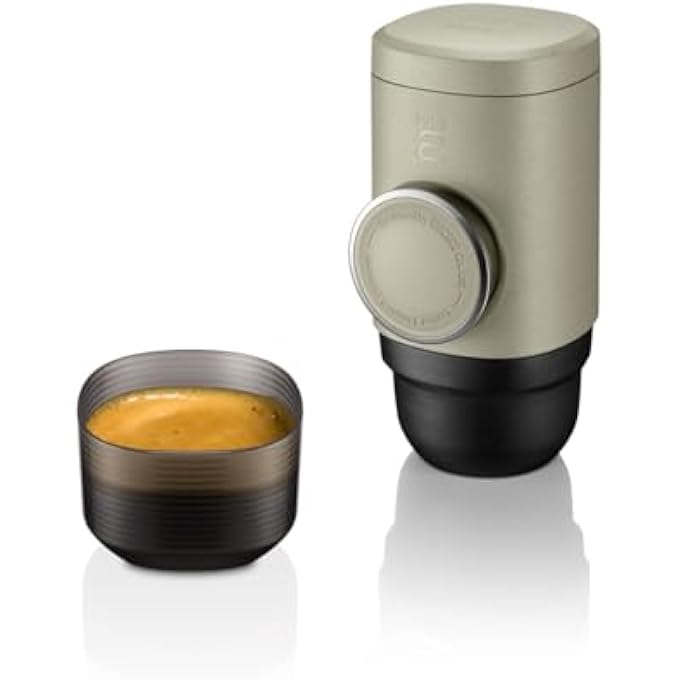 واكاكو ماكينة صنع قهوة الإسبريسو المحمولة Minipresso Ns2، صديقة للبيئة، مصنوعة باستخدام الكتلة الحيوية، استخلاص قوي بقوة 18 بار، وزن خفيف للغاية، نظام خزان مياه مدمج، لون بيج - Image 3